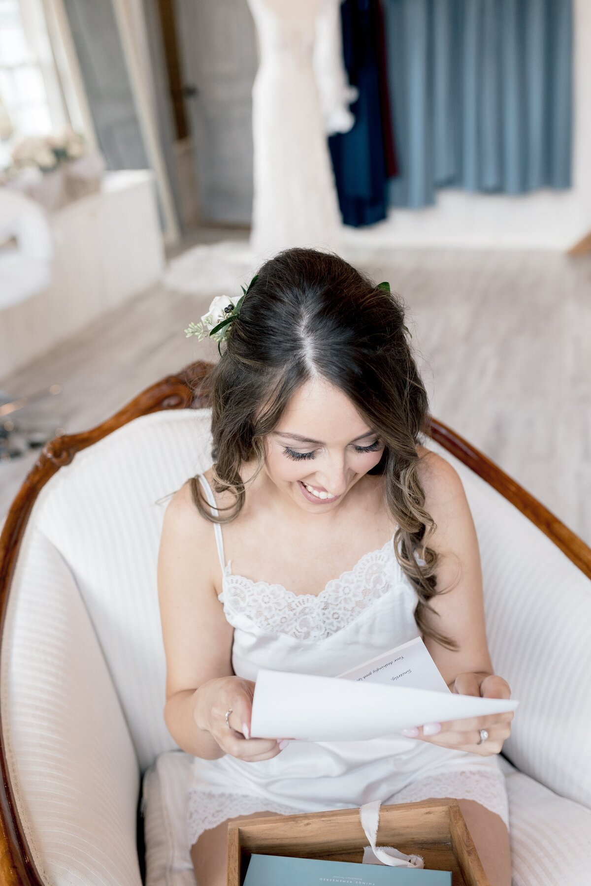 bride-reads-love-letter