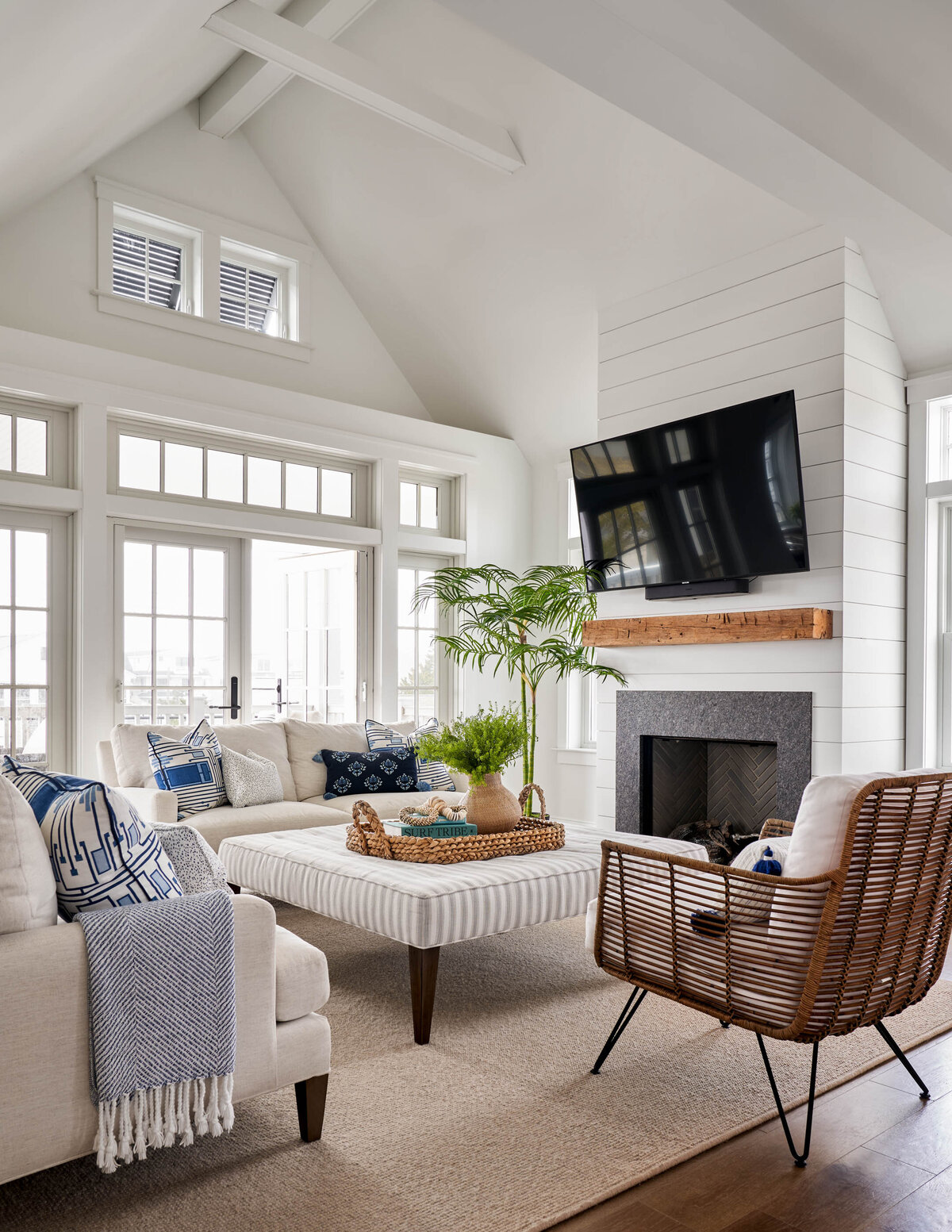 luxurious-coastal-living-room-by-stephanie-kraus-designs