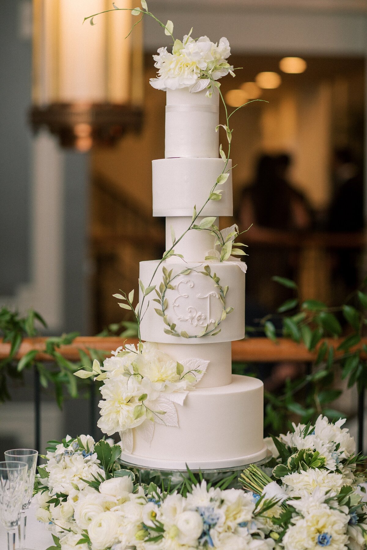 Sophisticated tiered wedding cake