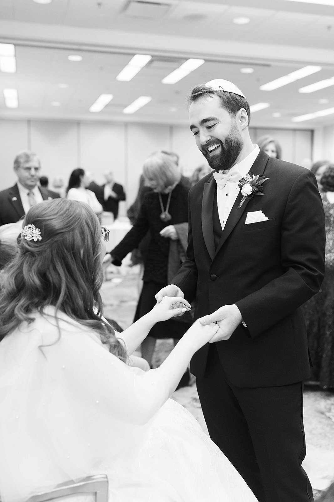 Eliana-Melmed-Photography-Chicago-LosAngeles-Jewish-WeddingPhotography-KabbalatPanim-00113