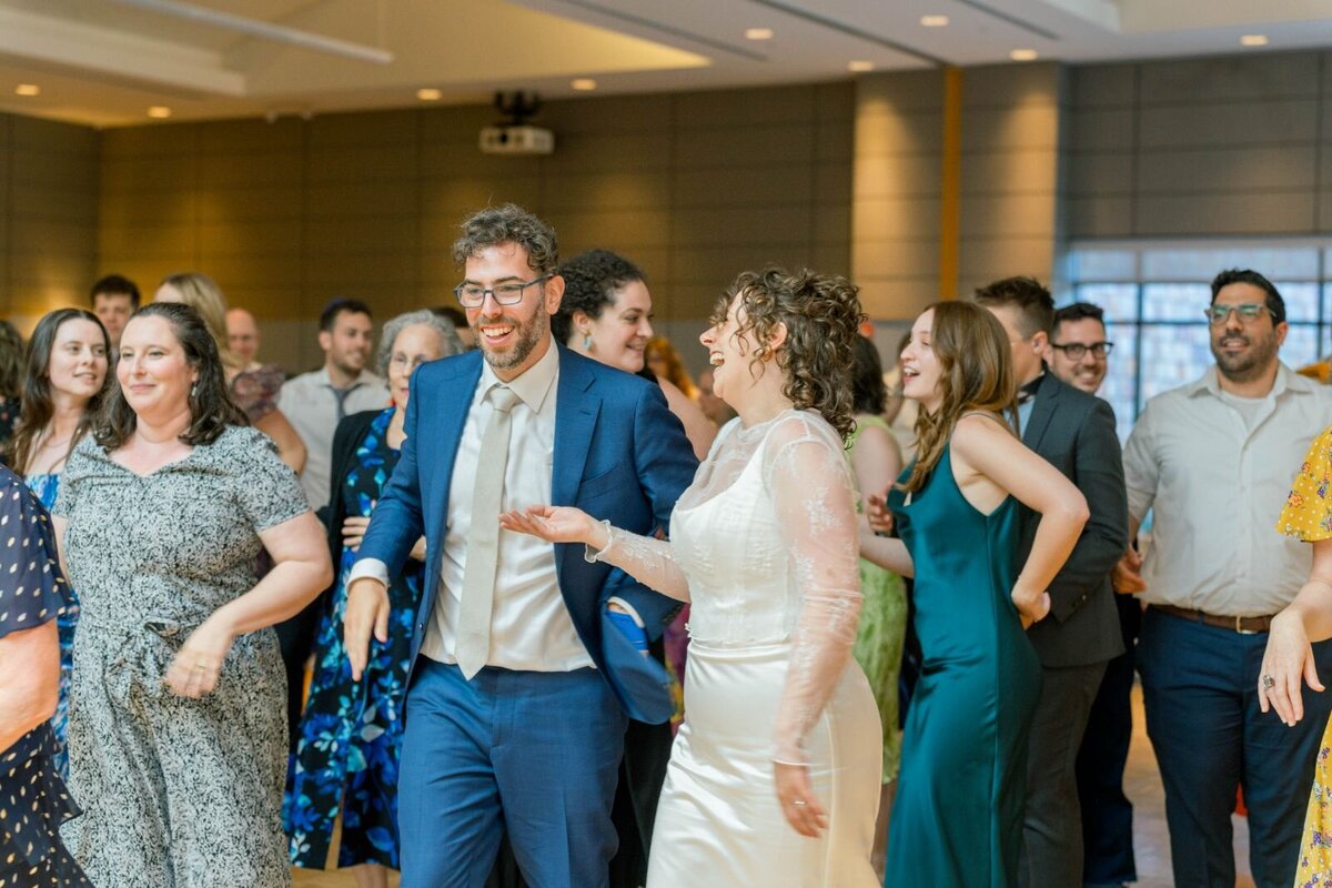 processed_ElianaMelmedPhotography_JewishWeddingPhotographer_ShulaNoah_Dancing-137