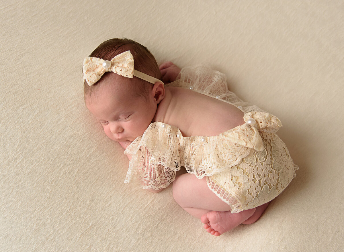Best-affordable-simplistic-posed-newborn-keller-dfw-baby-newborn-photographer-19