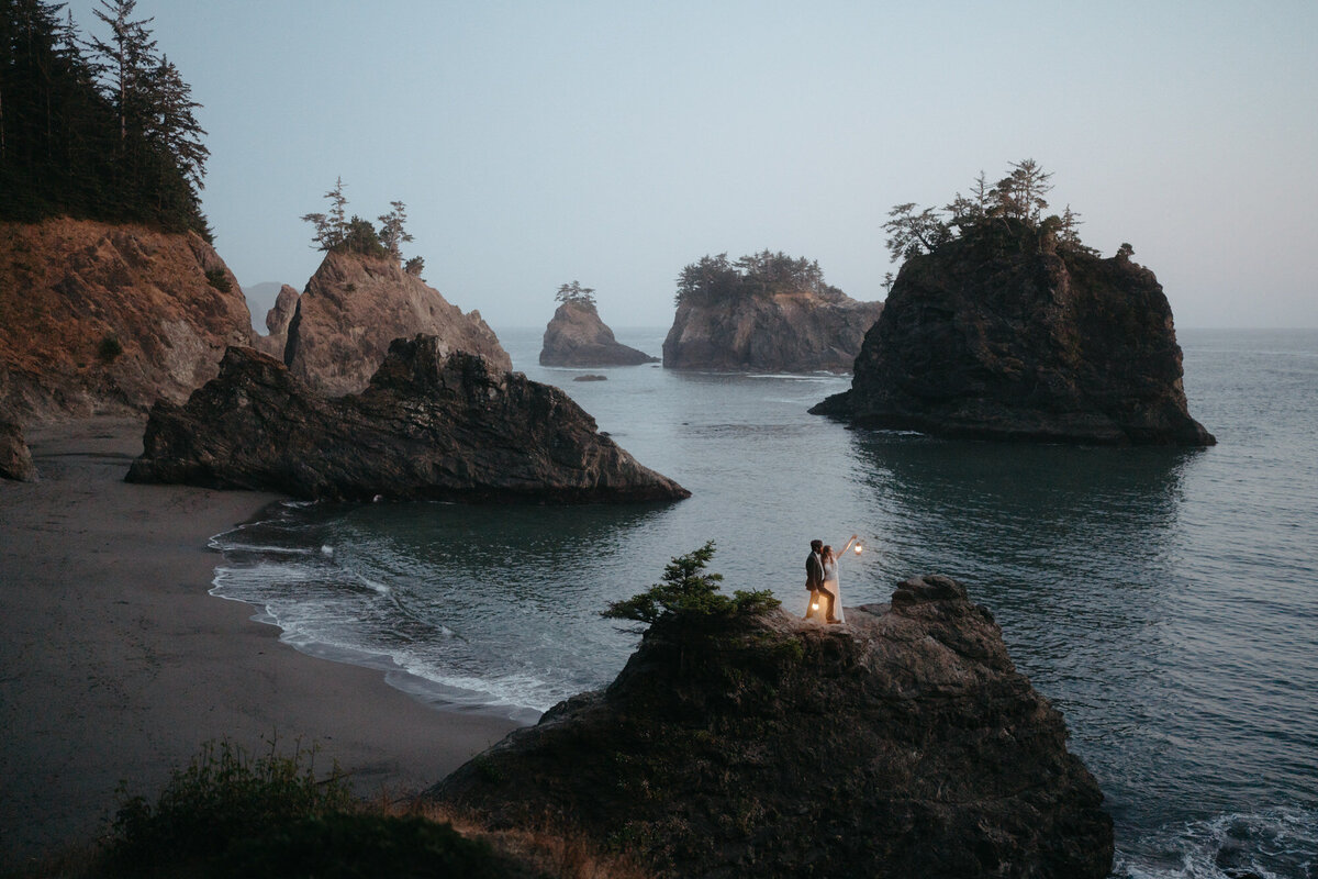 the_chaffins_international_destination_wedding_elopement_photographers_sammie_chaffin_micah_editorial_adventure_photos_travel_redwoods_national_park_40