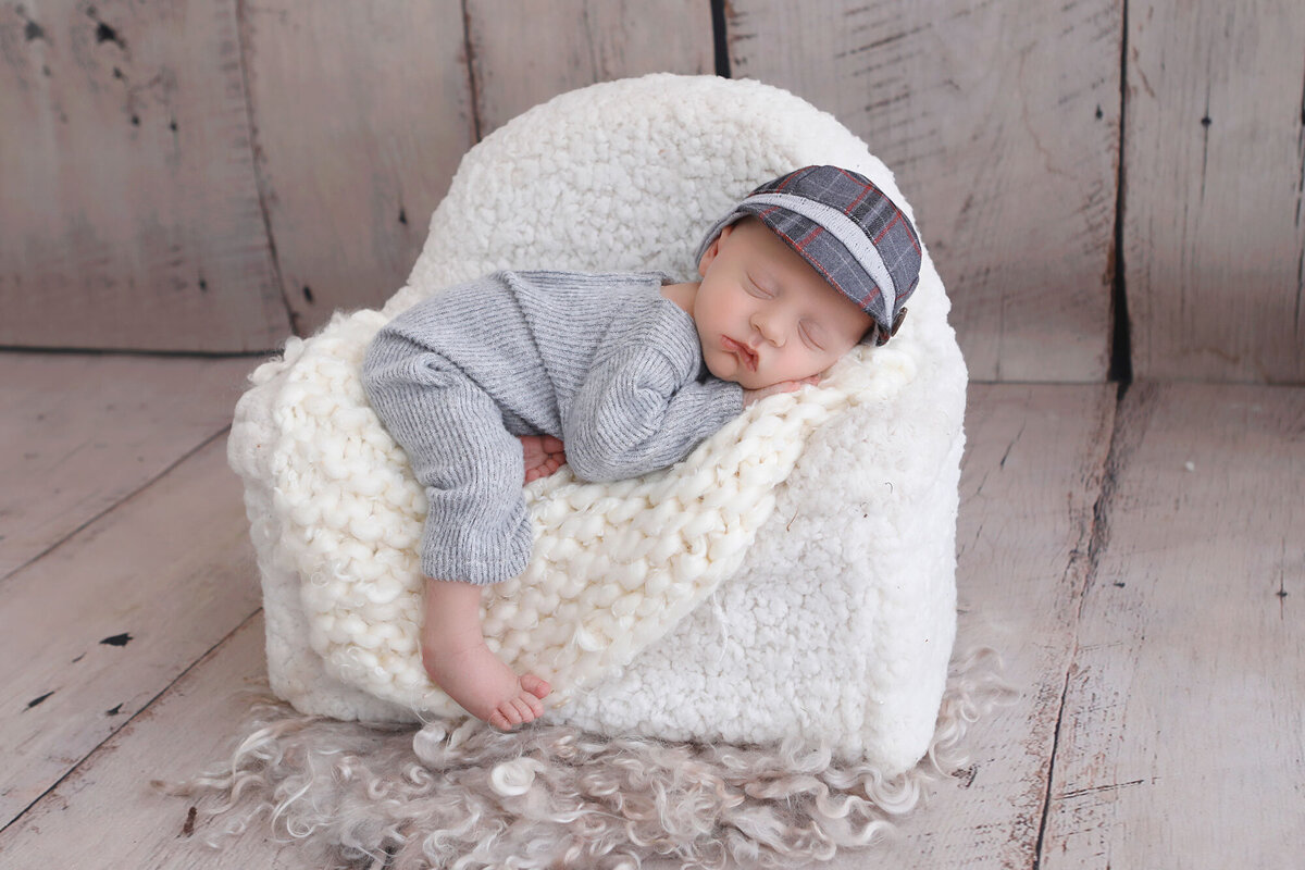 Oaville-newborn-photoshoot-done-in-your-home
