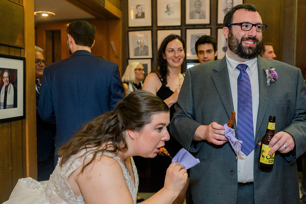 Eliana-Melmed-Photography-Chicago-LosAngeles-Jewish-WeddingPhotography-ElianaSklar-CocktailHour-00055