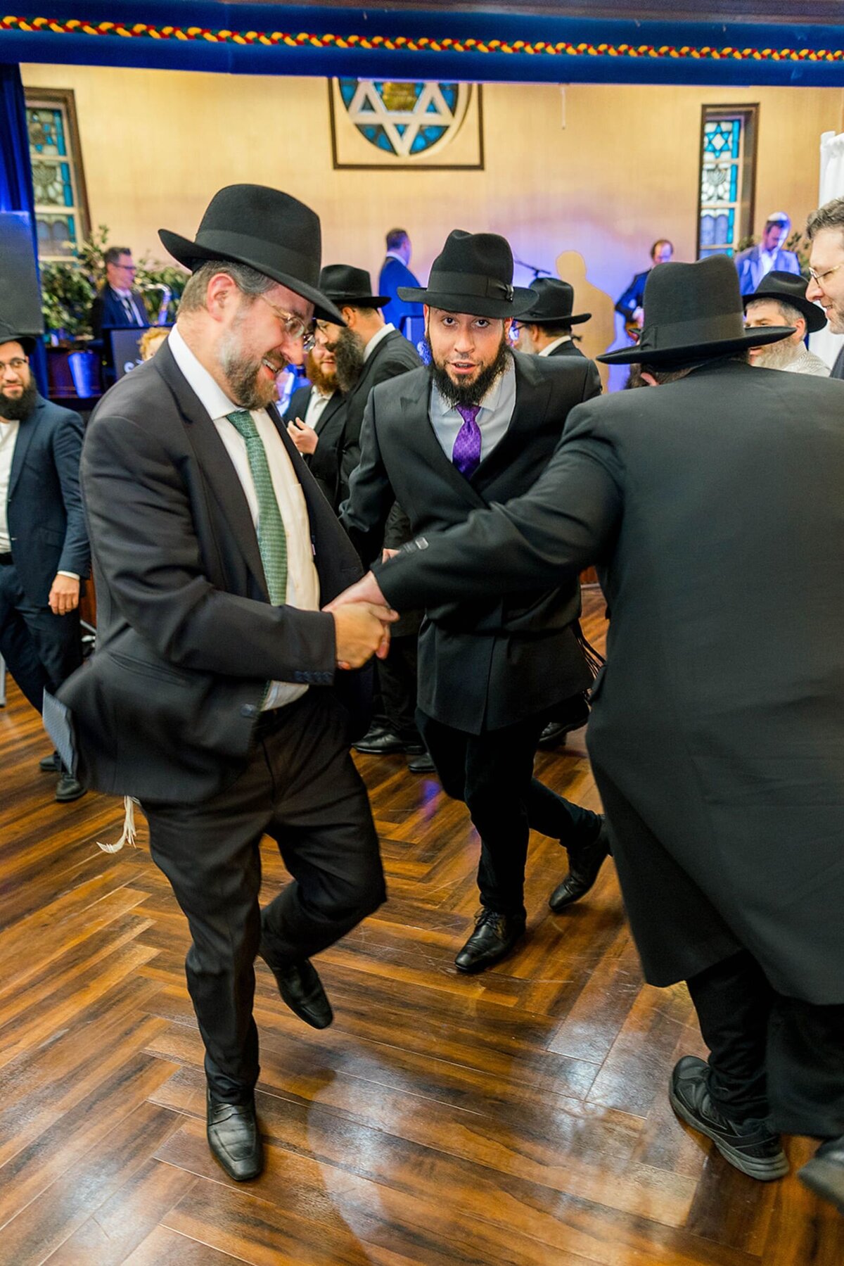 Eliana-Melmed-Photography-Chicago-LosAngeles-Jewish-WeddingPhotographer-CarmiKalman-MensDancing-00107
