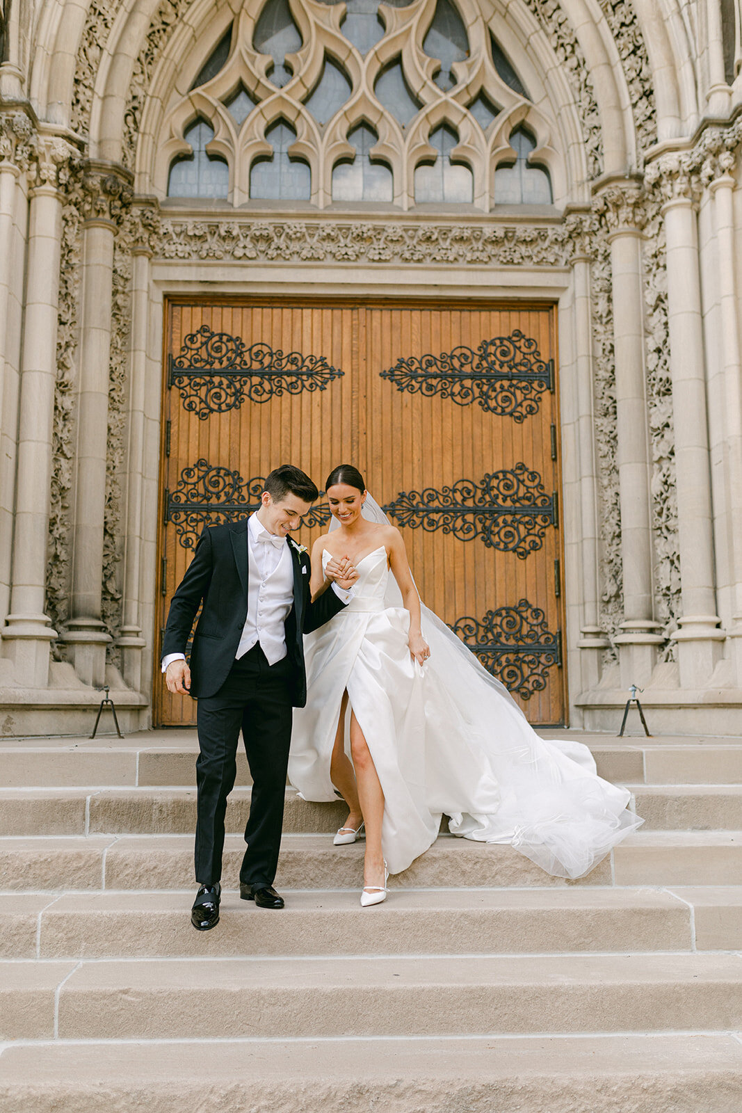 Elegant wedding ceremony at the Carnegie Museum of Natural History in Pittsburgh