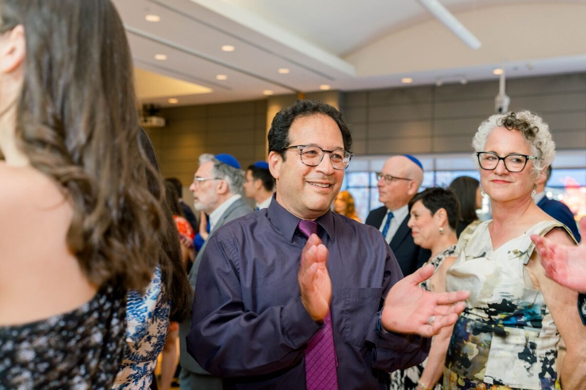 Eliana-Melmed-Photography-Chicago-LosAngeles-Jewish-WeddingPhotography-ShulaNoah-Simcha-Dancing-00077