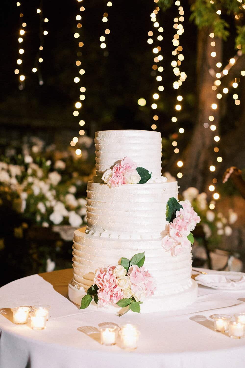 Positano-wedding-villa-San-Giacomo-cake-cutting-by-Julia-Kaptelova-Photography-346