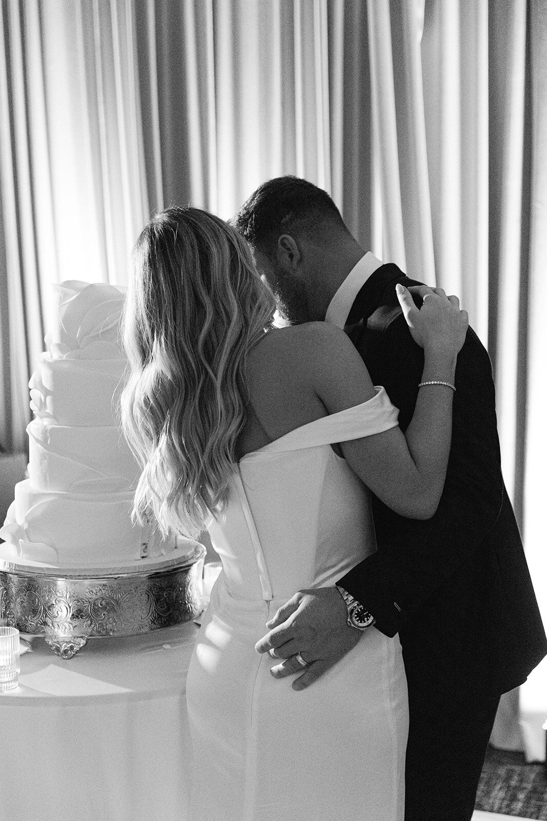 Meg Lee is a luxury Pittsburgh wedding photographer specializing in timeless, editorial, and heartfelt wedding photography for modern couples.