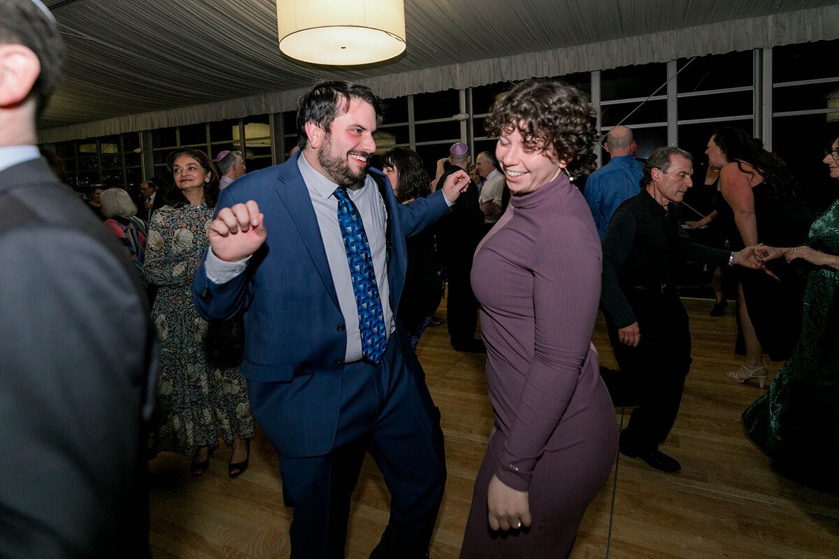 Eliana-Melmed-Photography-Chicago-LosAngeles-Jewish-WeddingPhotography-Dancefloor-00181