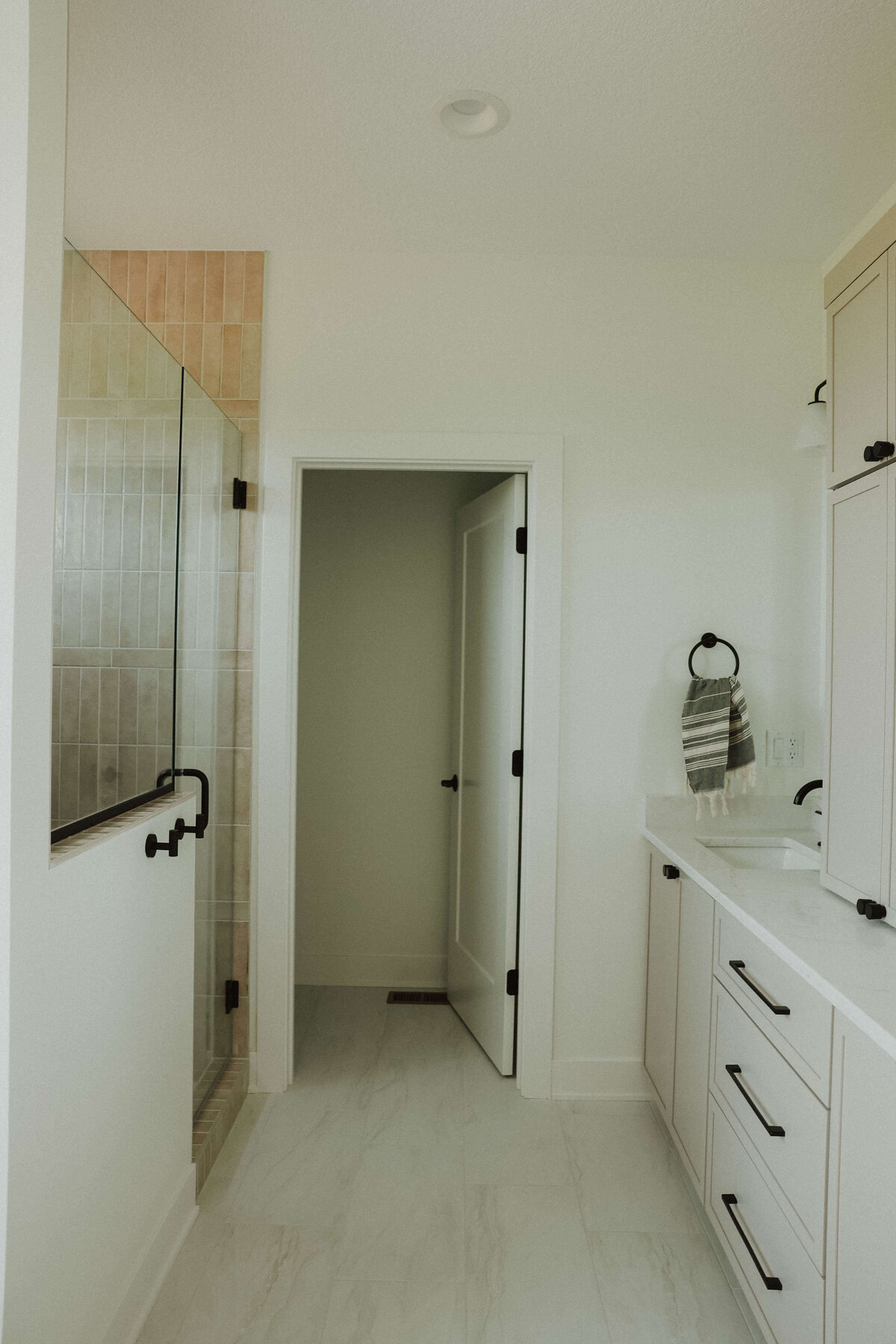 3034-Bathroom-Grimes-Central-Iowa-Custom-Home-JRL-Builders-3F1A2138