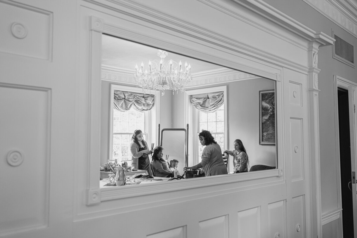 Original photo of a getting ready of a bride in San Francisco - Photography by 4Karma Studio