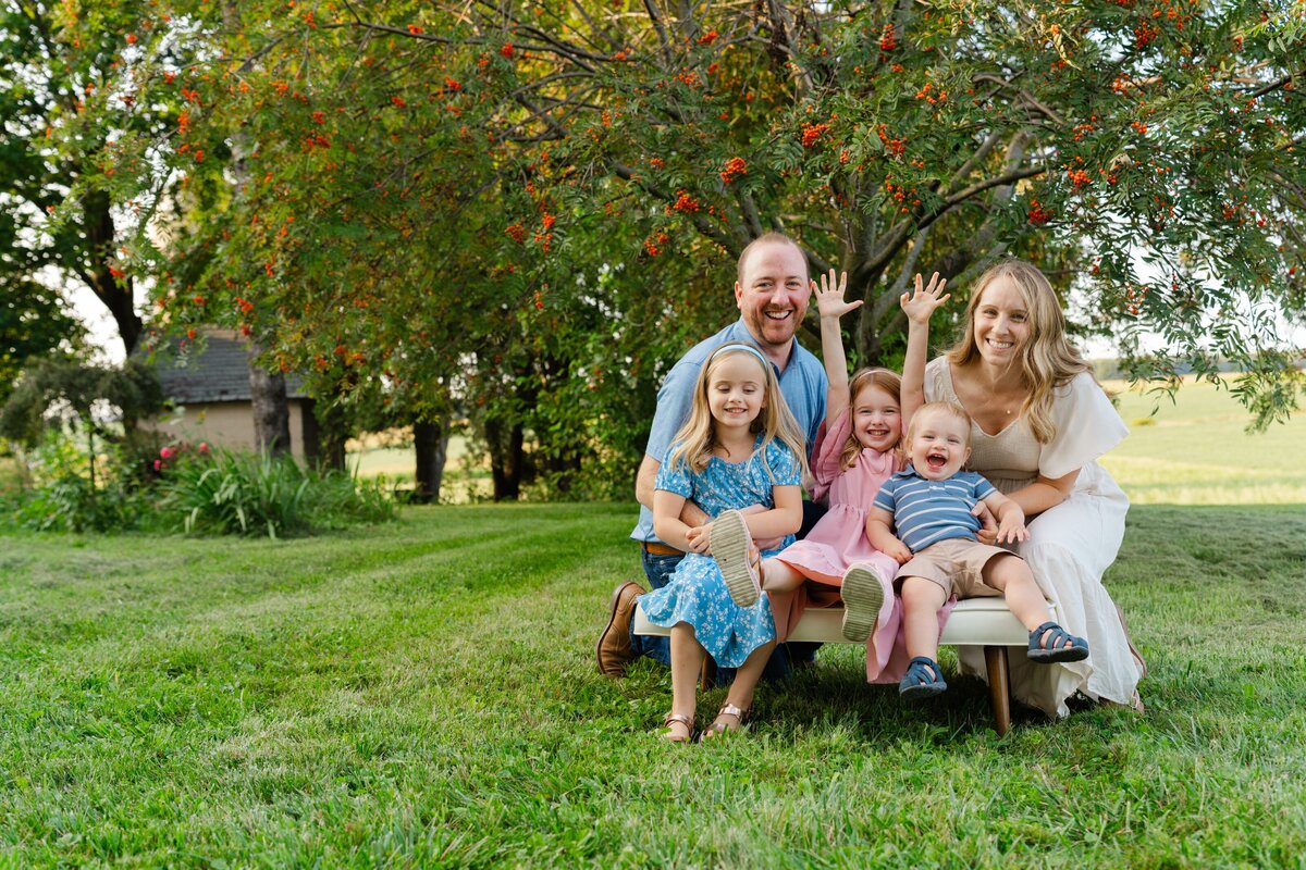 Outside-Golden Hour-Family-Photos-in-Milwaukee-area-10