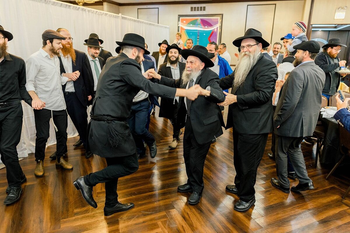 Eliana-Melmed-Photography-Chicago-LosAngeles-Jewish-WeddingPhotographer-CarmiKalman-MensDancing-00037