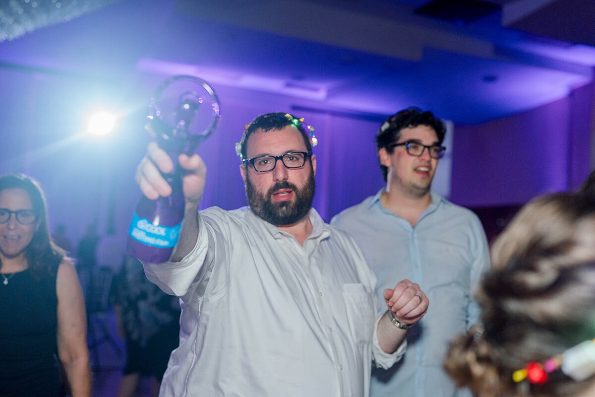Eliana-Melmed-Photography-Chicago-LosAngeles-Jewish-WeddingPhotography-ElianaSklar-DanceFloor-00142