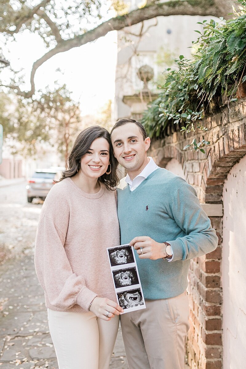 Downtown-Charleston-Pregnancy-Announcement-Session_0003