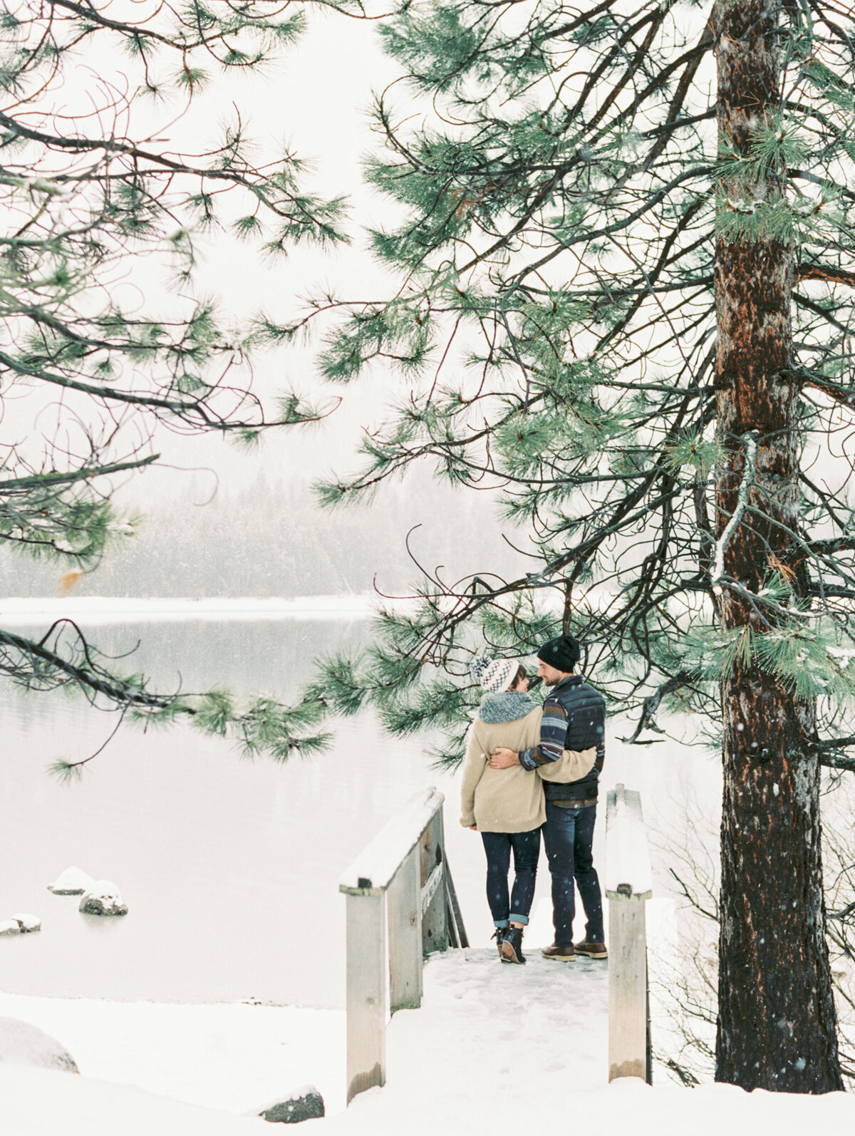 Lake-Tahoe-Winter-wedding-engagement-photo003
