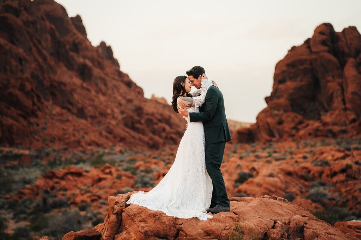 A couple starA couple sharing an intimate moment during their elopement in Las Vegas.