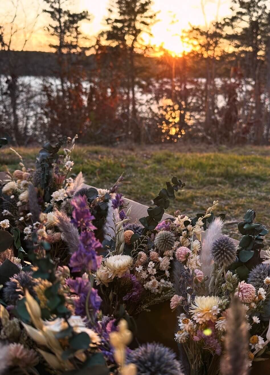 honey-and-the-moon-florals (24)