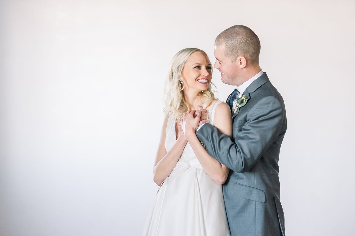 Warehouse-215-wedding-by-Leslie-Ann-Photography-00020