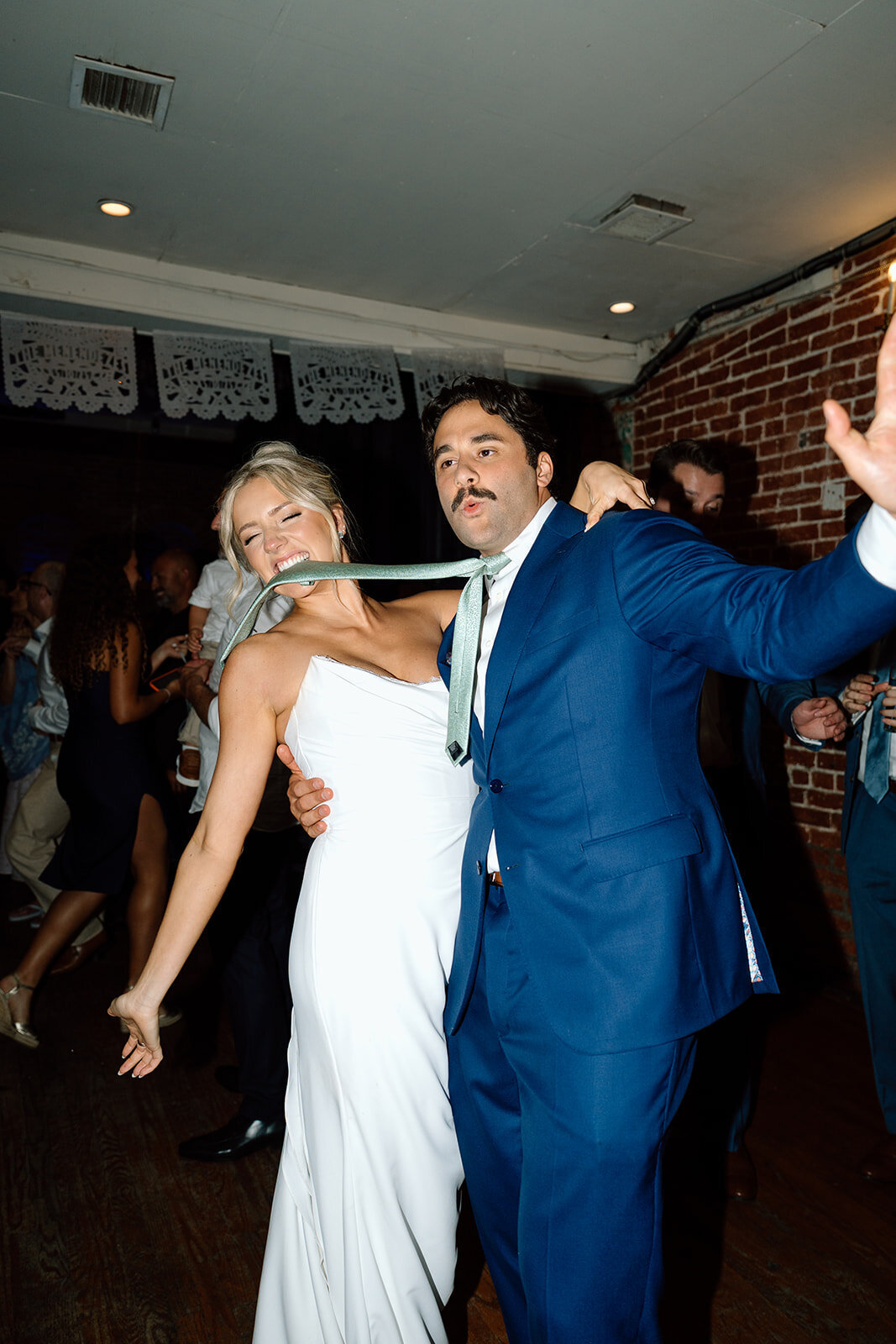virginia-wedding-alex-ricky-sneaks-4