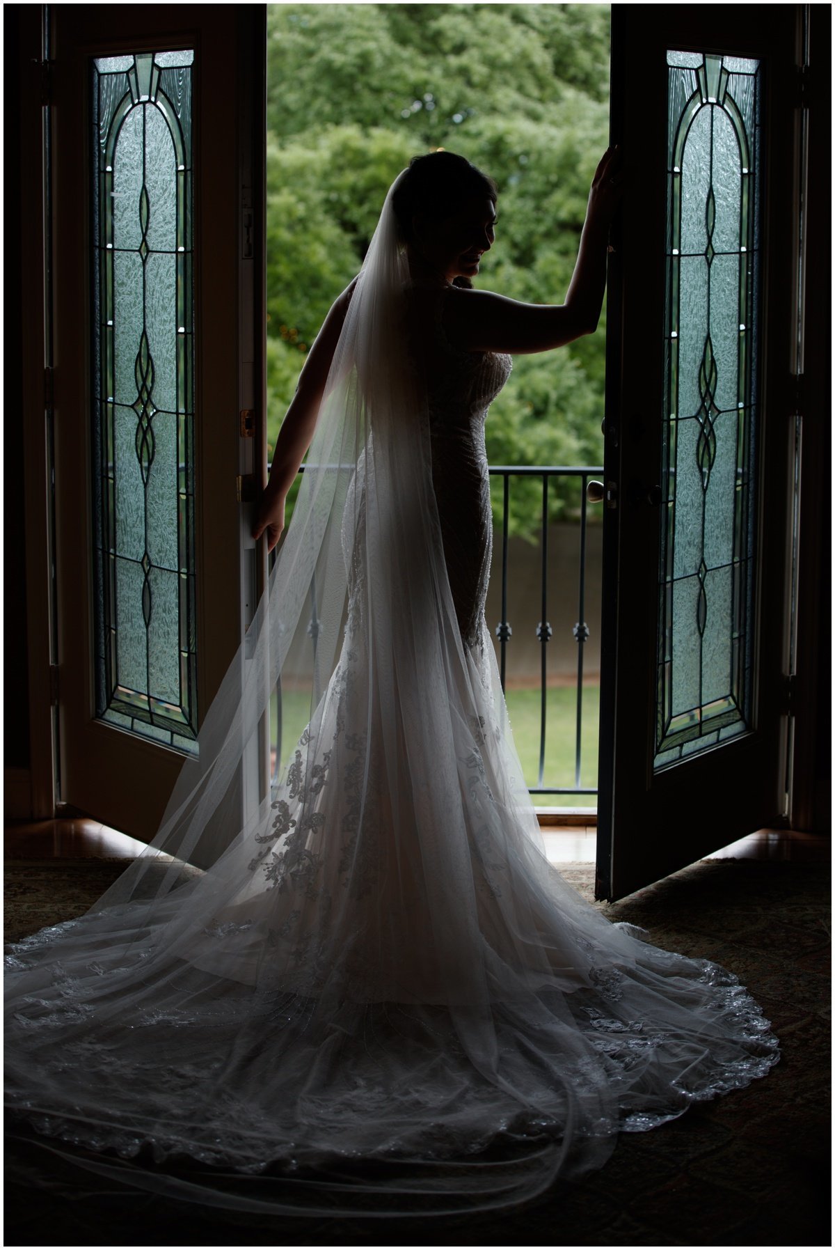 austin wedding photographer antebellum oaks wedding photographer bride in bridal suite