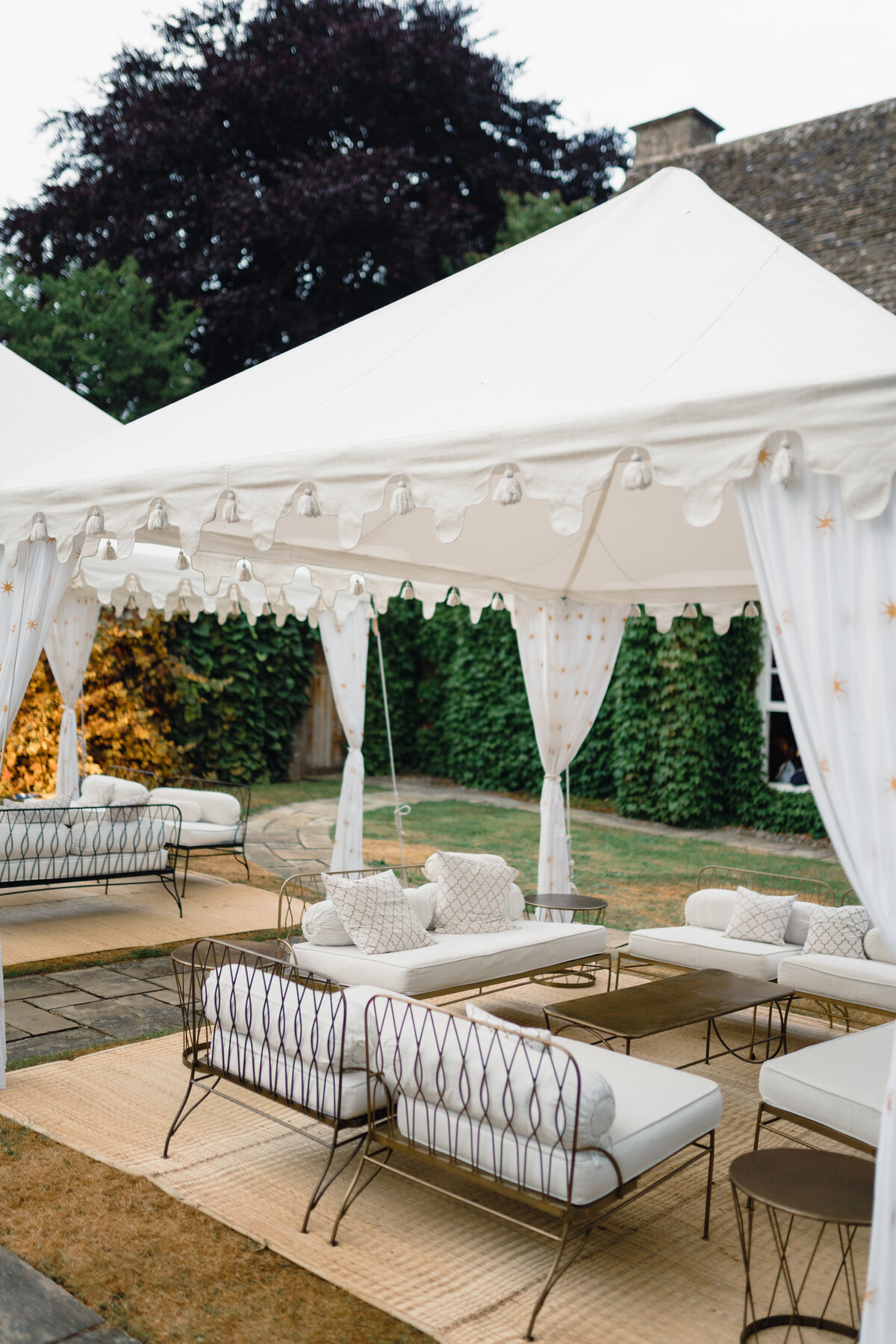 cornwell-manor-wedding-weekend-soft-seating