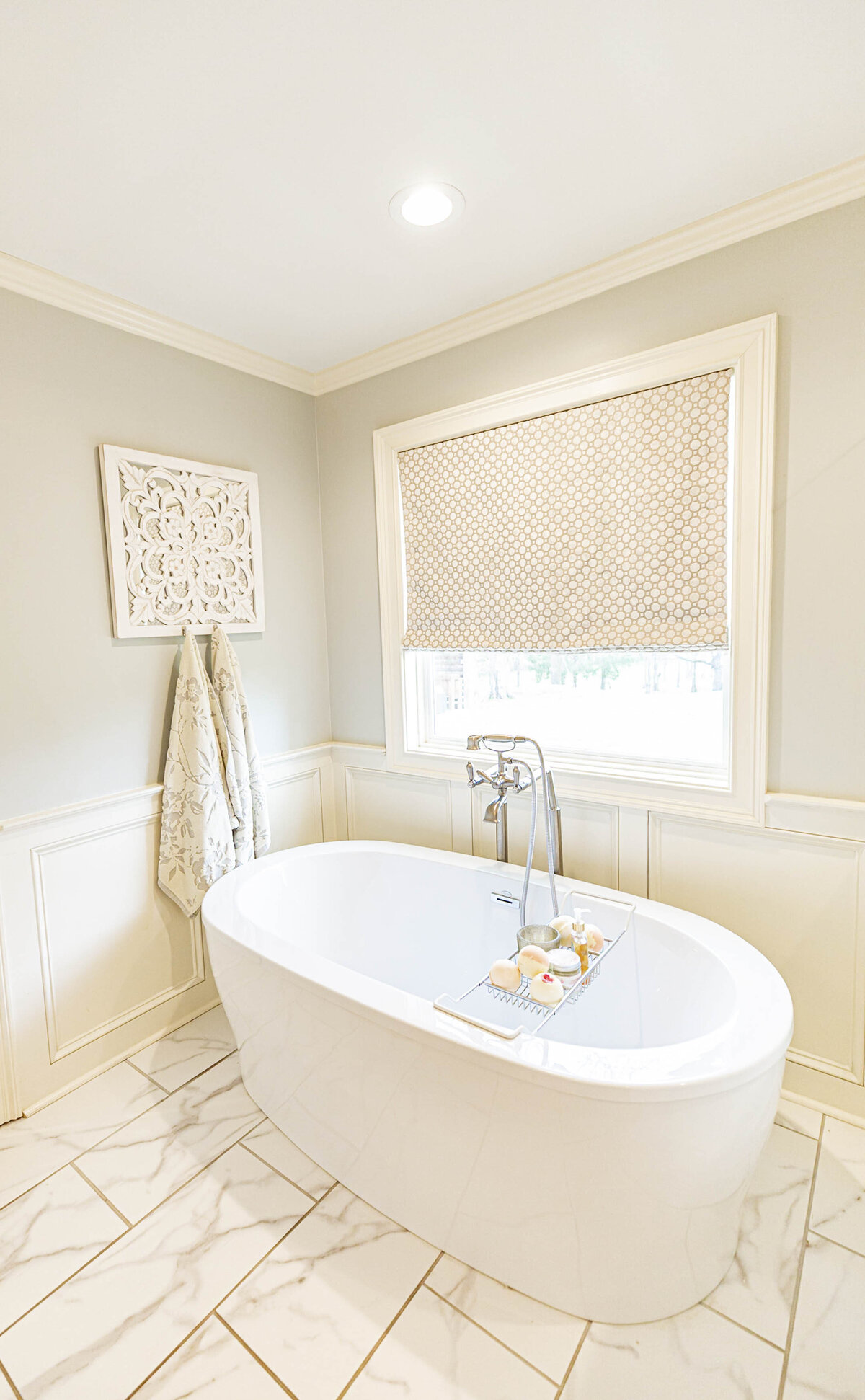 white-bright-airy-master-bath-renovation-moda-designs2