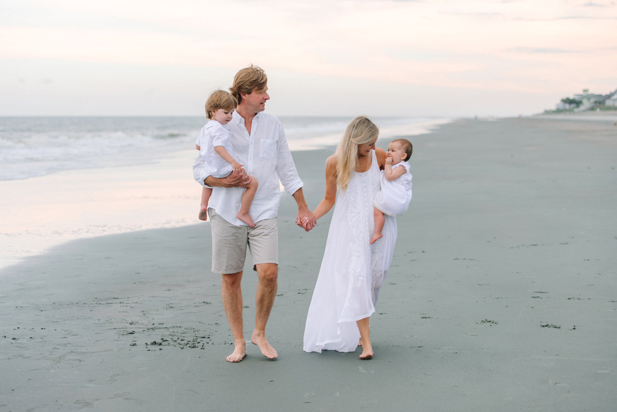 What to Wear in Family Beach Photos