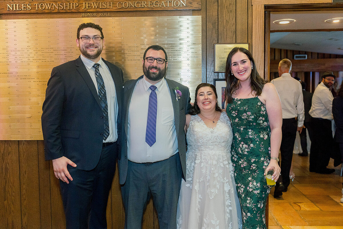 Eliana-Melmed-Photography-Chicago-LosAngeles-Jewish-WeddingPhotography-ElianaSklar-CocktailHour-00069