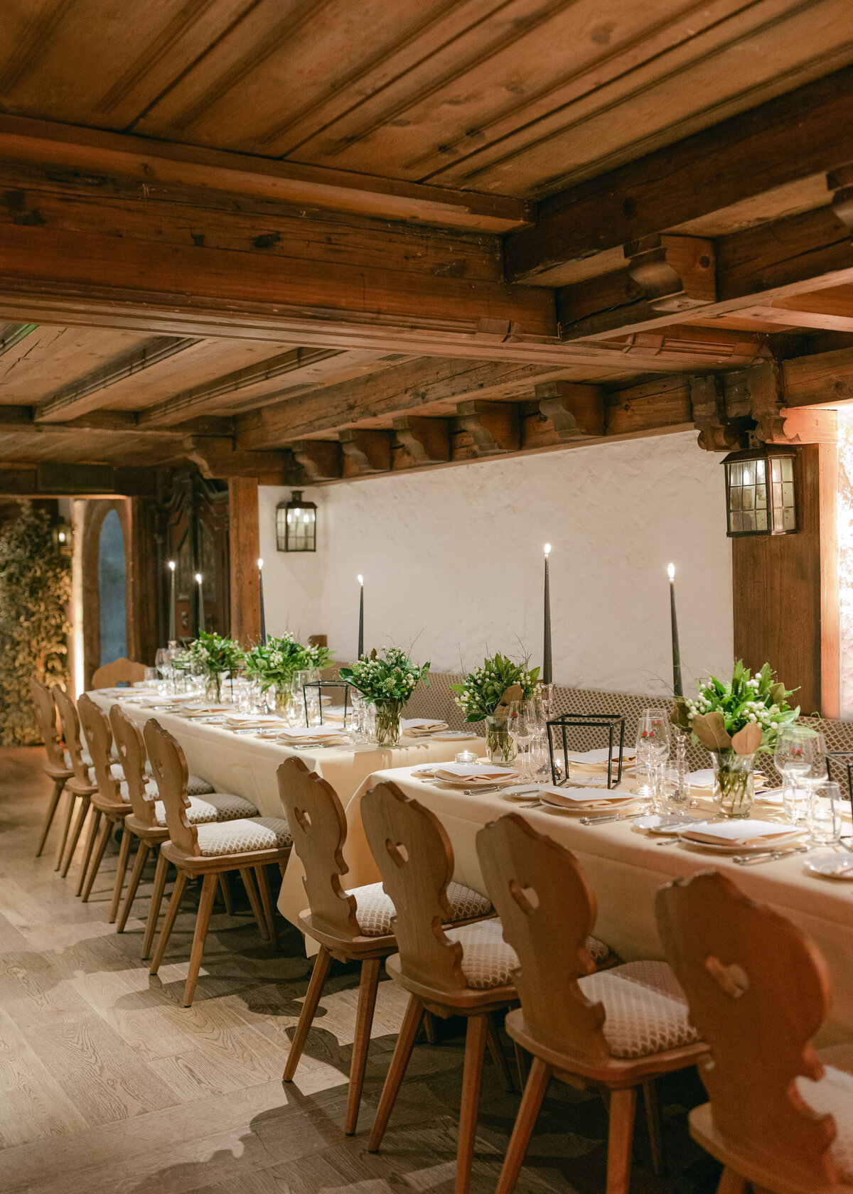 chloe-winstanley-events-gstaad-hotel-olden-dinner-table