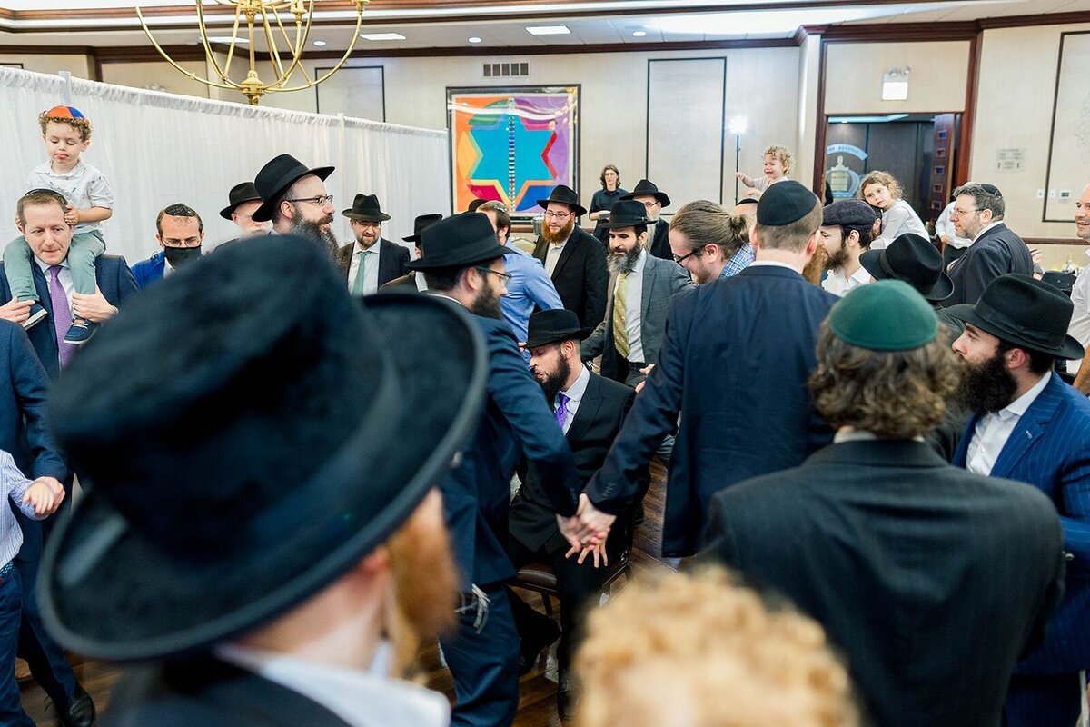 Eliana-Melmed-Photography-Chicago-LosAngeles-Jewish-WeddingPhotographer-CarmiKalman-MensDancing-00068