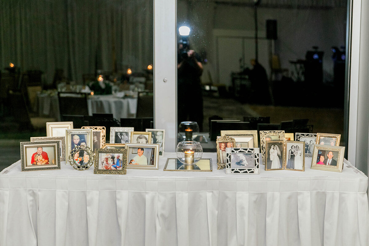 Eliana-Melmed-Photography-Chicago-LosAngeles-Jewish-WeddingPhotography-SimchaDancing-00271