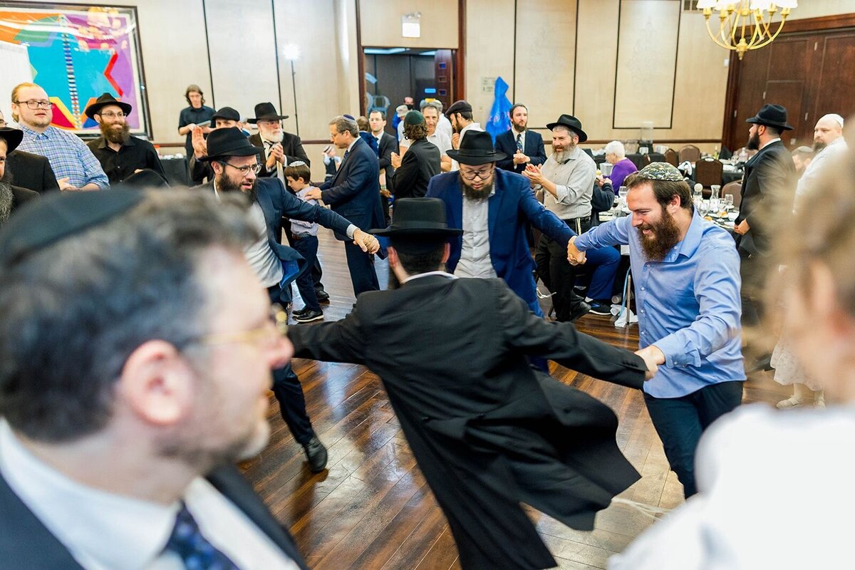 Eliana-Melmed-Photography-Chicago-LosAngeles-Jewish-WeddingPhotographer-CarmiKalman-MensDancing-00081