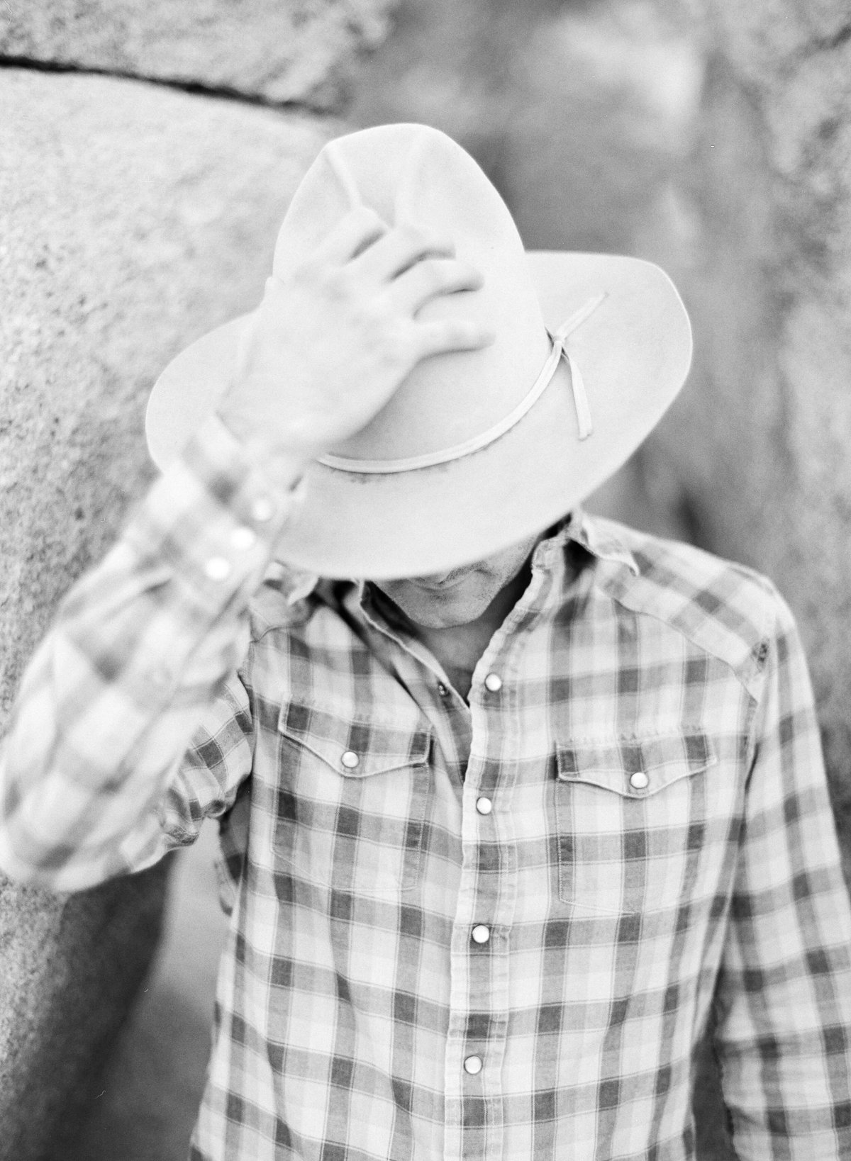 15-KTMerry-engagement-photography-cowboy-hat-Joshua-Tree