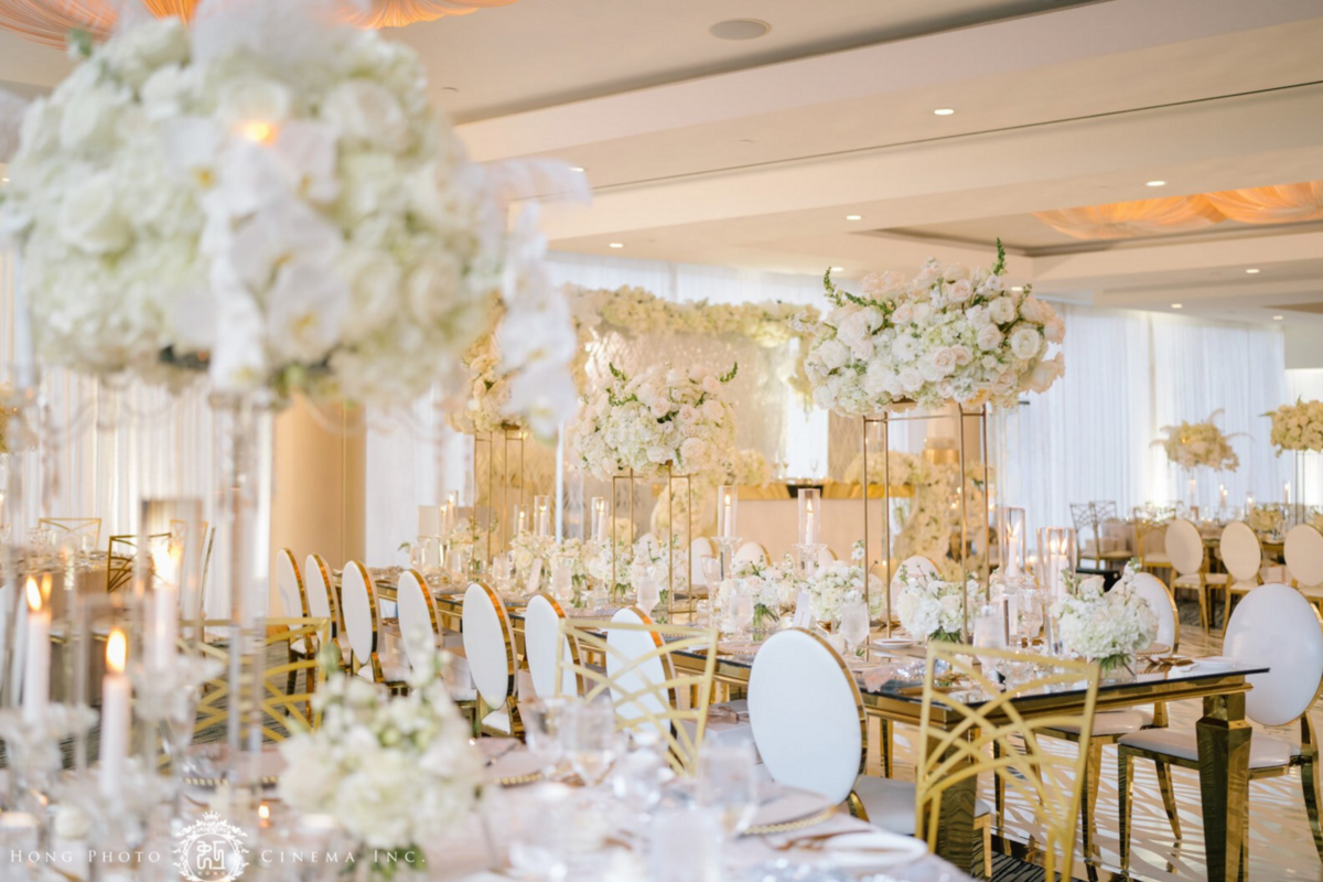 white-gold-luxury-wedding-flowers-candles (3)