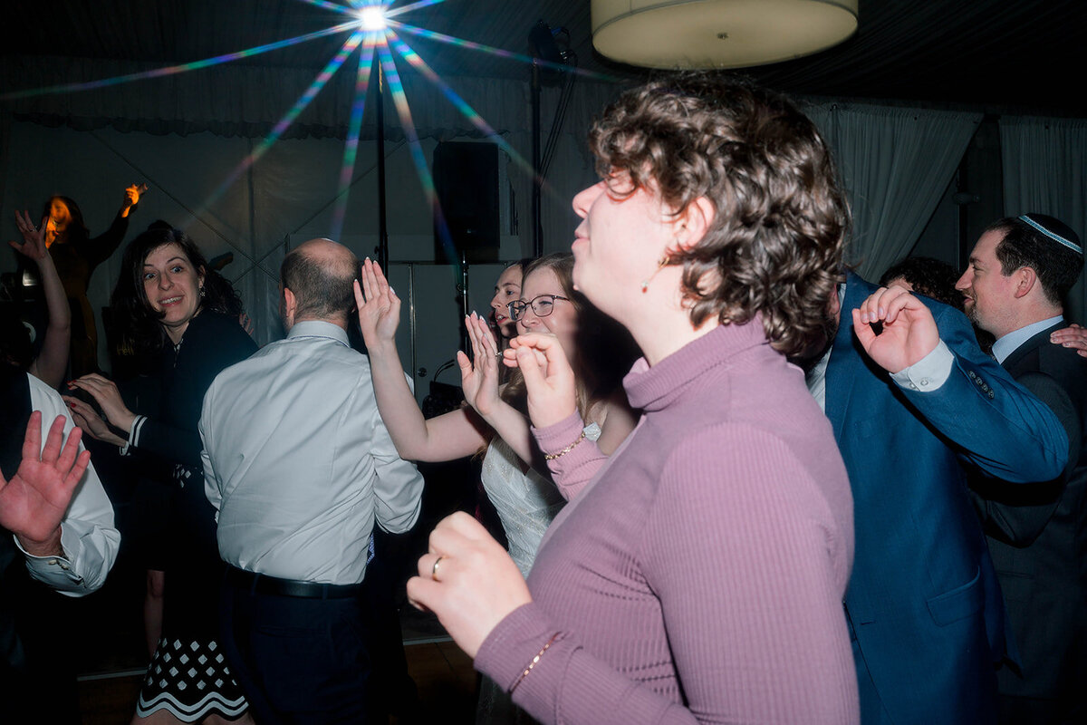 Eliana-Melmed-Photography-Chicago-LosAngeles-Jewish-WeddingPhotography-Dancefloor-00190