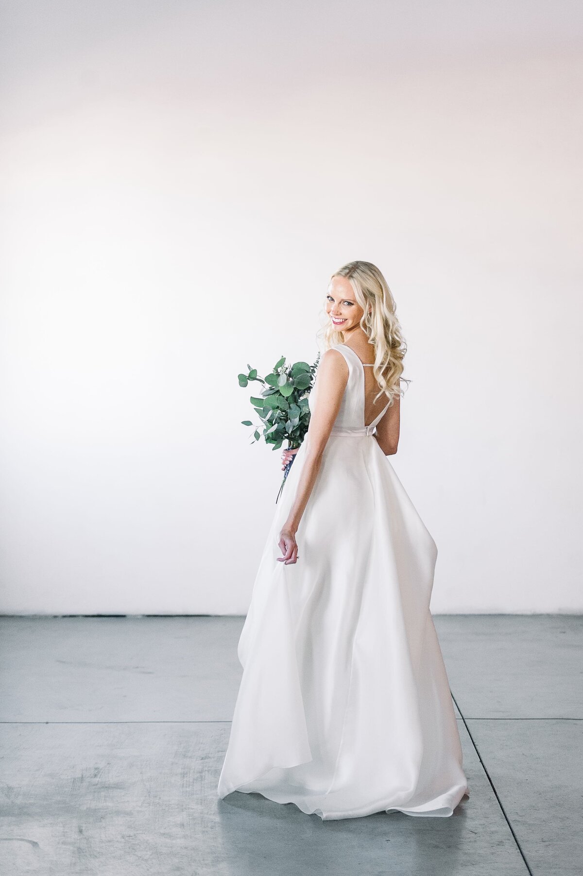 Warehouse-215-wedding-by-Leslie-Ann-Photography-00019