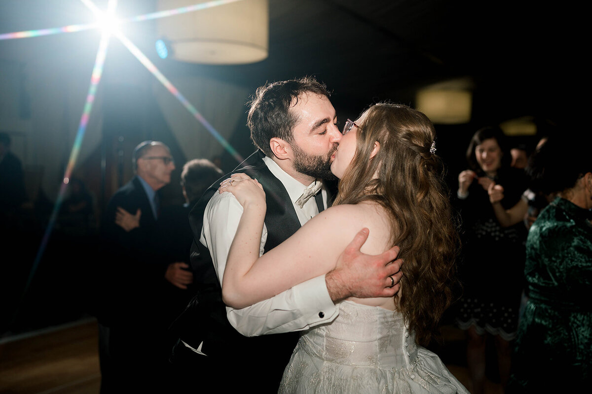 Eliana-Melmed-Photography-Chicago-LosAngeles-Jewish-WeddingPhotography-Dancefloor-00130