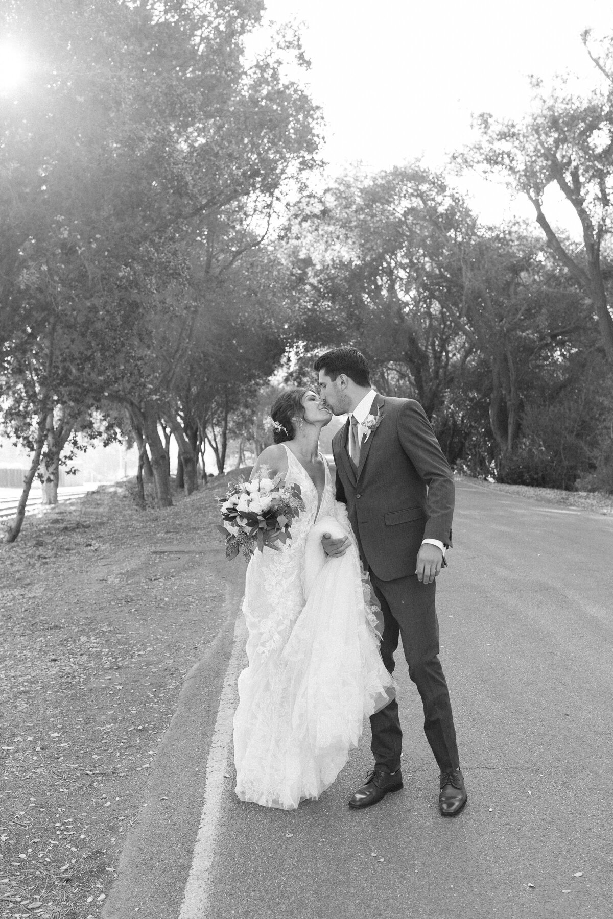 2022.10.21 Laura and Jeff Wedding_Bethany Picone Photography_05 Couple100
