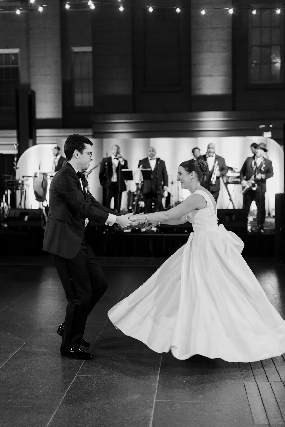 agriffin-events-dc-portrait-gallery-kogod-courtyard-fall-wedding-lauren-louise-50