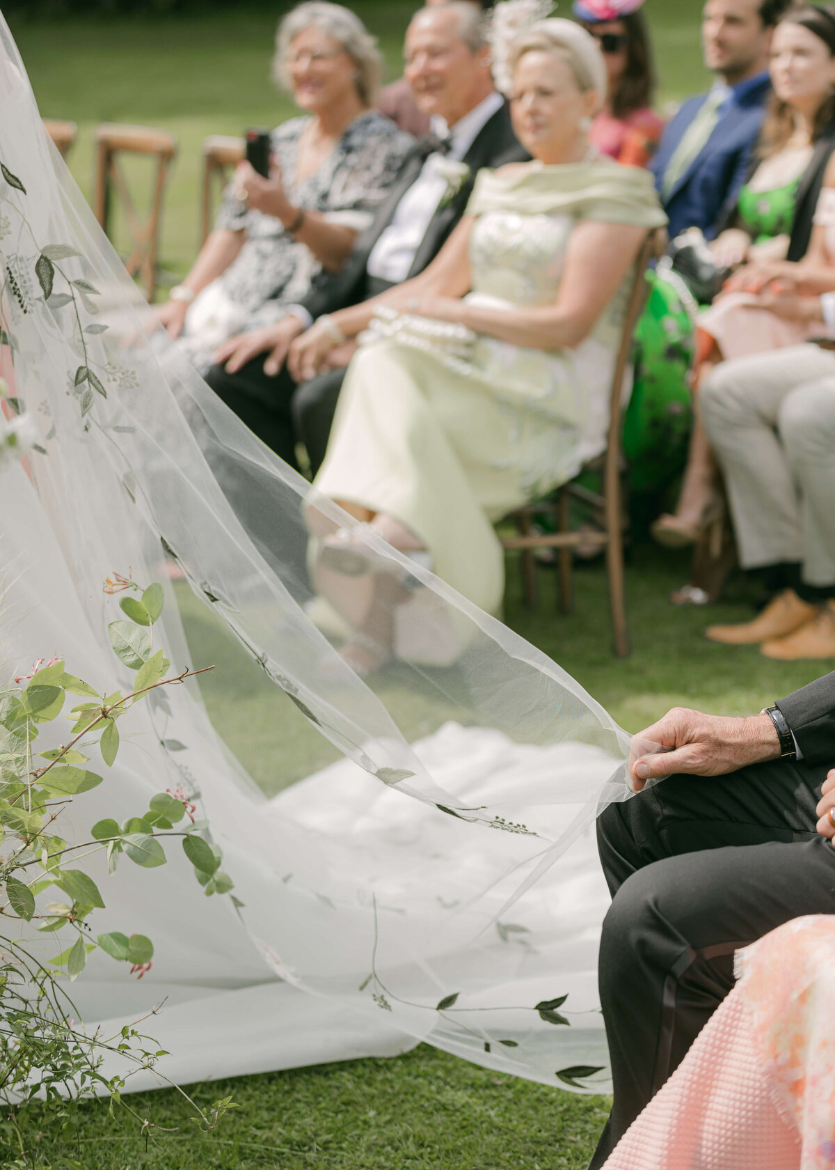 chloe-winstanley-weddings-cotswolds-cornwell-manor-outdoor-ceremony-father-veil