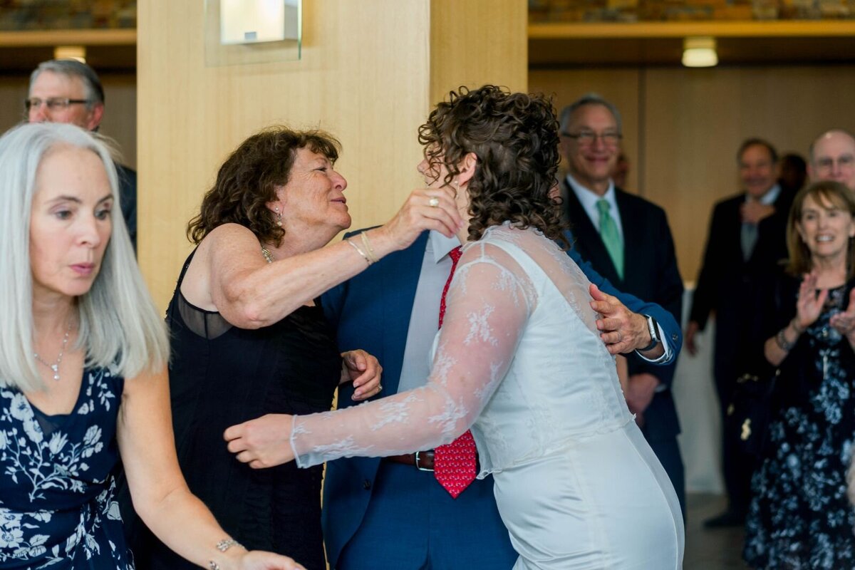 Eliana-Melmed-Photography-Chicago-LosAngeles-Jewish-WeddingPhotography-ShulaNoah-Tisch-00221