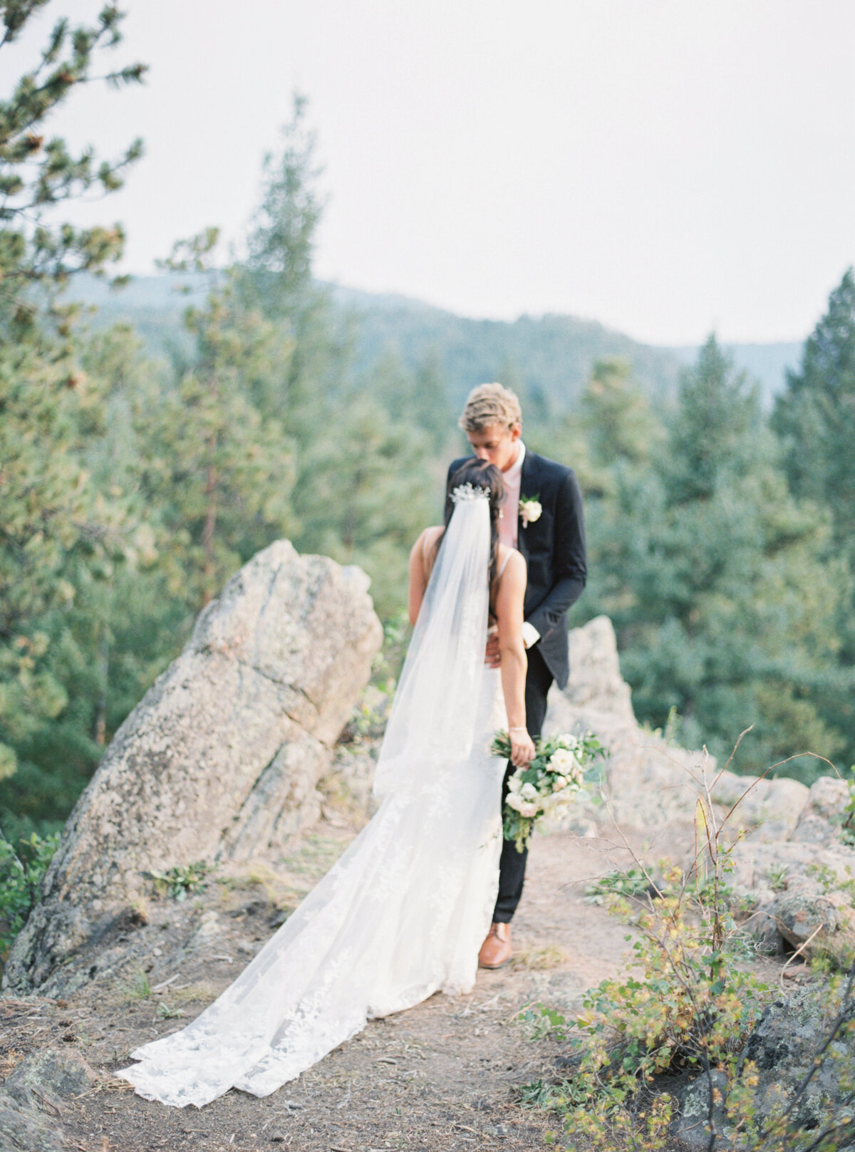 Melissa Brielle Photography Colorado Fine Art Wedding Engagement Photographer Photograph Melissa Minkner Light Airy Luxury High End9