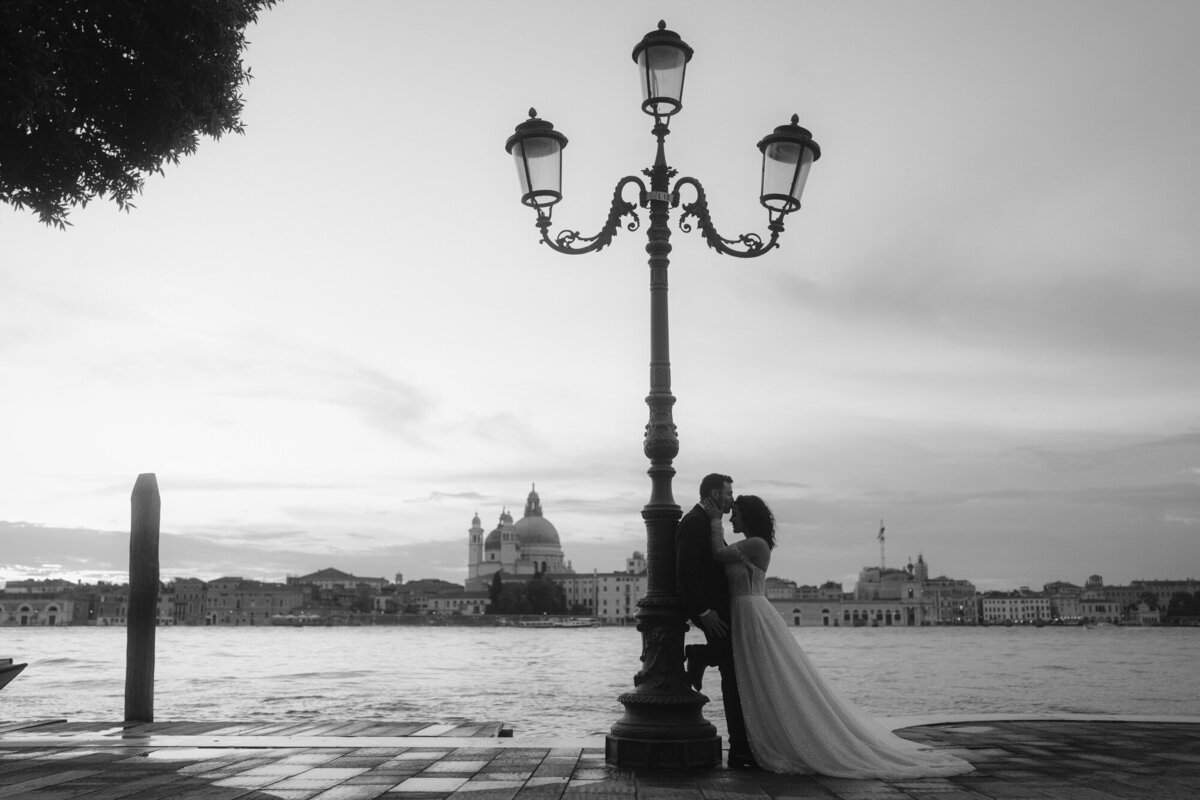 the_chaffins_international_destination_wedding_elopement_photographers_sammie_chaffin_micah_editorial_adventure_photos_travel_venice_italy_37