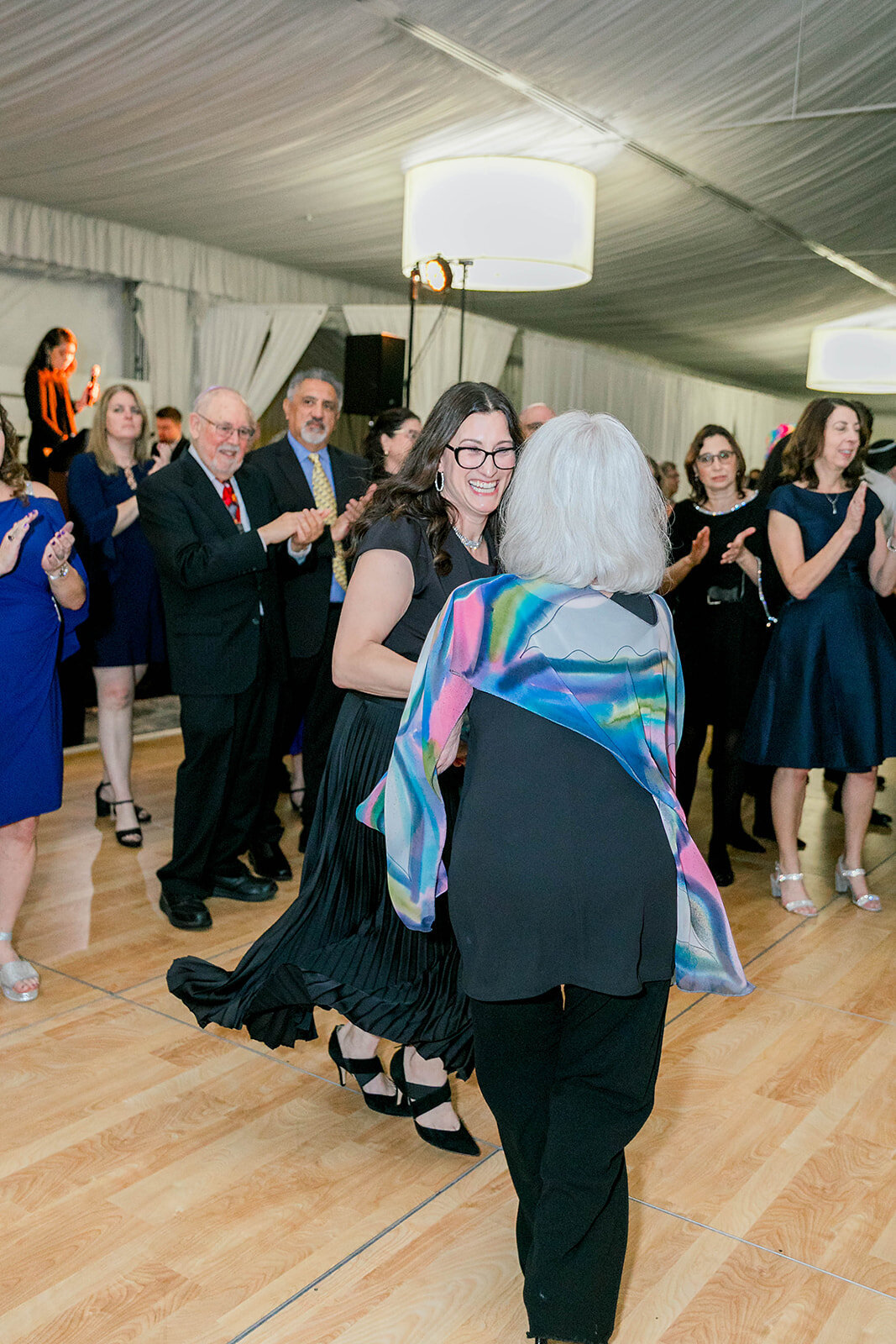 Eliana-Melmed-Photography-Chicago-LosAngeles-Jewish-WeddingPhotography-SimchaDancing-00121