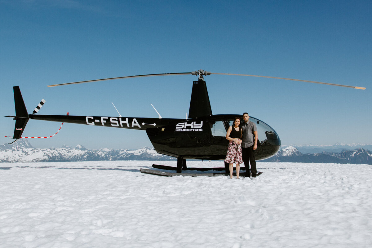 Couple eloping in Vancouver BC with helicopter