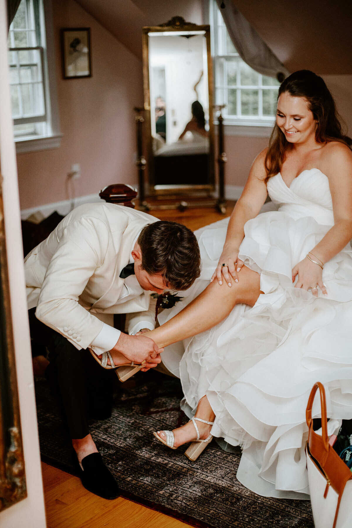24-kara-loryn-photography-groom-helps-bride-change-heels