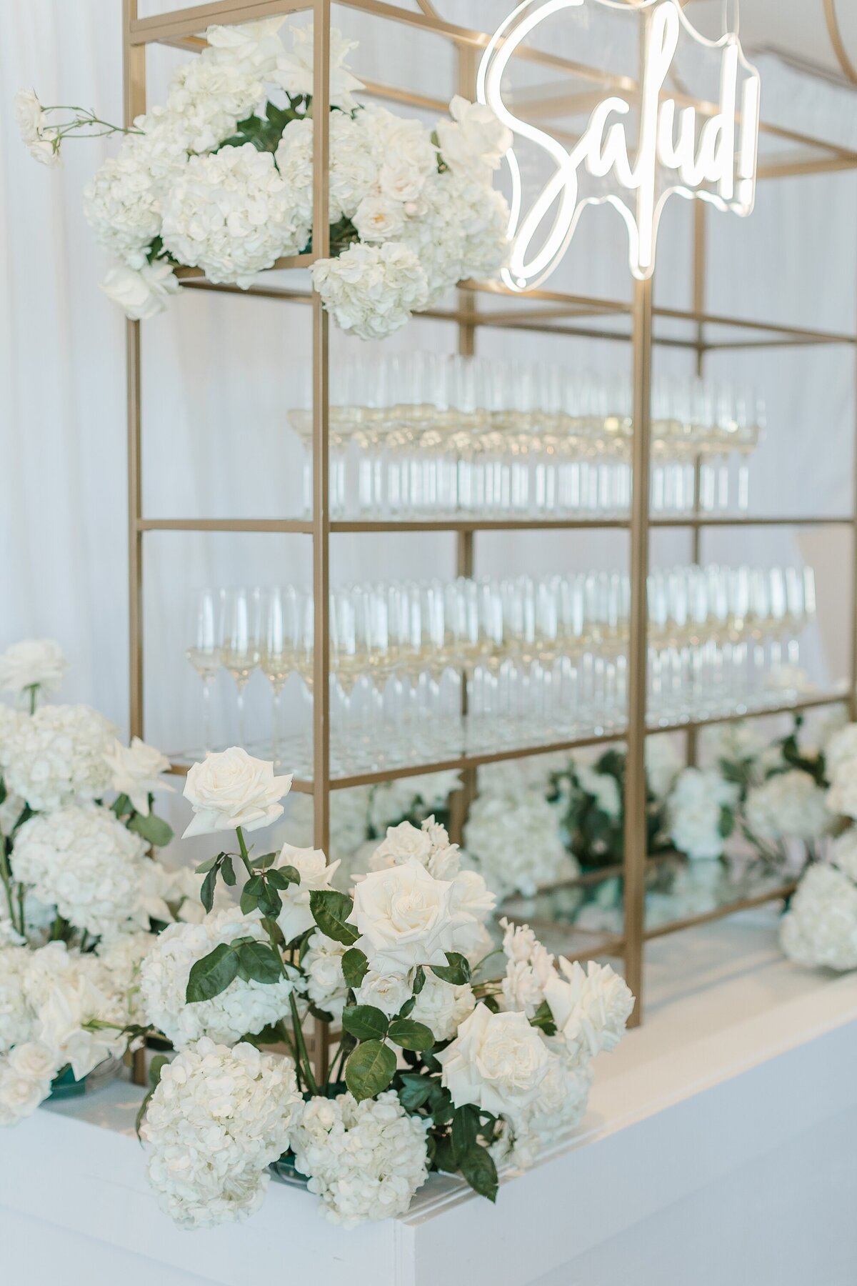 Chic Modern All White Wedding The Beaufort Hotel Brittanie Raquel Events_0024